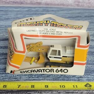 Vintage Ertl mighty movers 1/64 scale die-cast IH Excavator 640 yellow/white